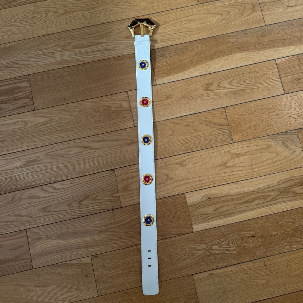 Escada white leather waist belt with gold hardware and floral details